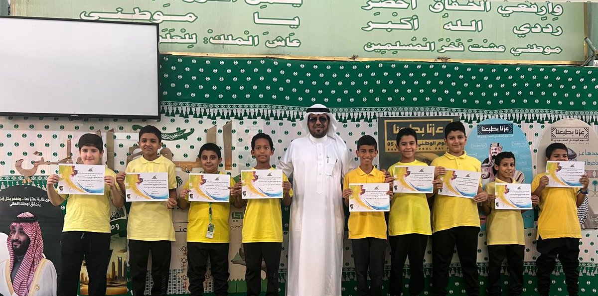 كرمت إدارة المدرسة العشرة الأوائل في الاختبارات التجريبية لمسابقة بيبراس موهبة على مستوى المدرسة.