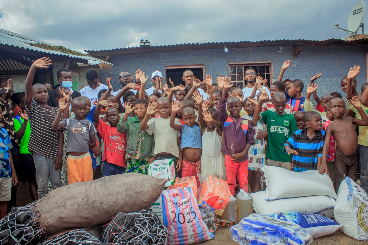 Ce week-end, la fondation FMAST, avec à sa tête le président Dan MADIKA, a visité l’orphelinat Bon Samaritain de likasi.

 Une action mêlant appui matériel et encouragements, pour insuffler espoir et motivation aux enfants.

#FMAST 
#impactonslemonde 👊

#vaillanthéro 🇨🇩