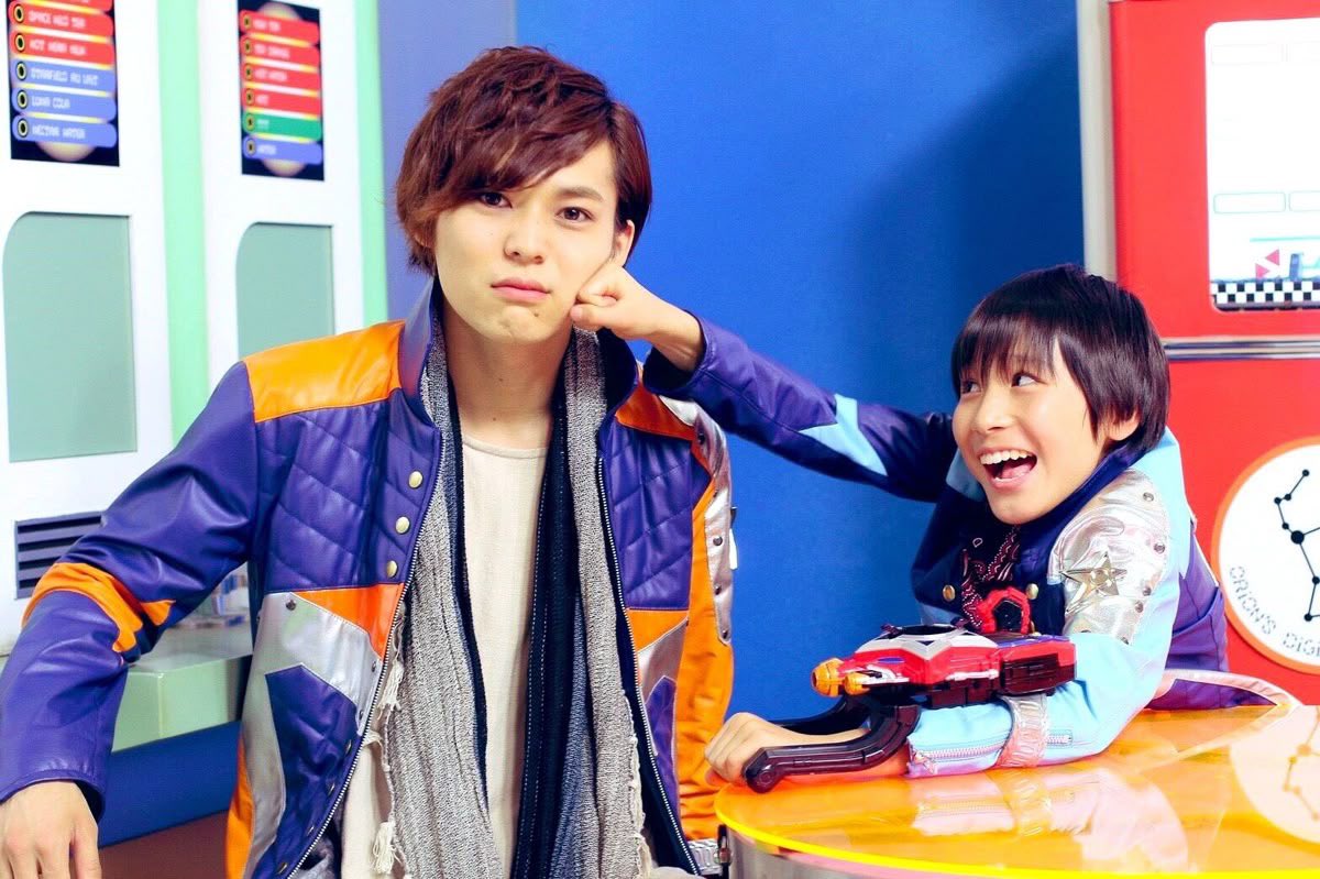 DailyKyuranger_'s tweet photo. Happy birthday to @YosukeYou who played stinger. Sending best wishes from Canada 🧡 https://t.co/X60FHgERfa
