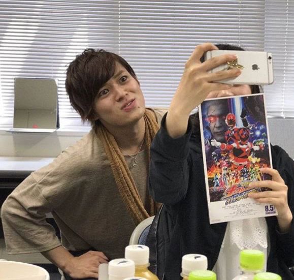 DailyKyuranger_'s tweet photo. Happy birthday to @YosukeYou who played stinger. Sending best wishes from Canada 🧡 https://t.co/X60FHgERfa