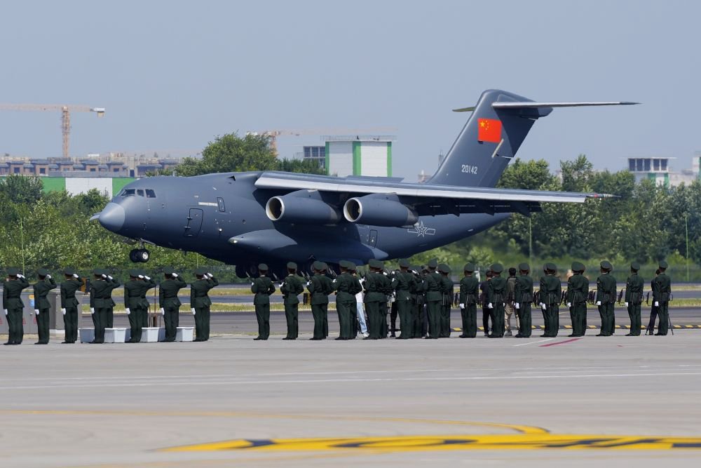 HiGansu's tweet photo. 🇨🇳人民空军,76岁生日快乐!
Happ birtthday to PLA AIR FORCE!🌟🌟#PLA #airforceday https://t.co/r046LKFxjS