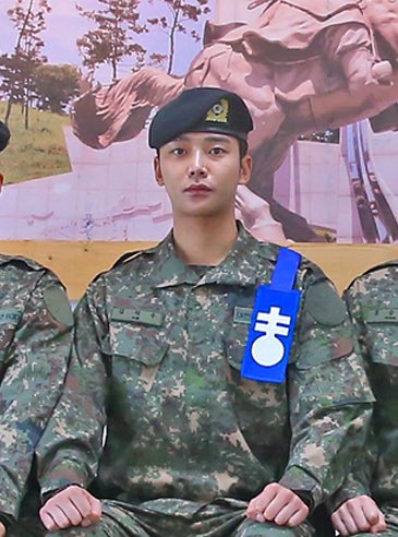 like_807's tweet photo. 군인이 이러케 귀여워도 되나싶게 너무 귀여움ㅜㅜㅜ https://t.co/KcuHGF4eNJ