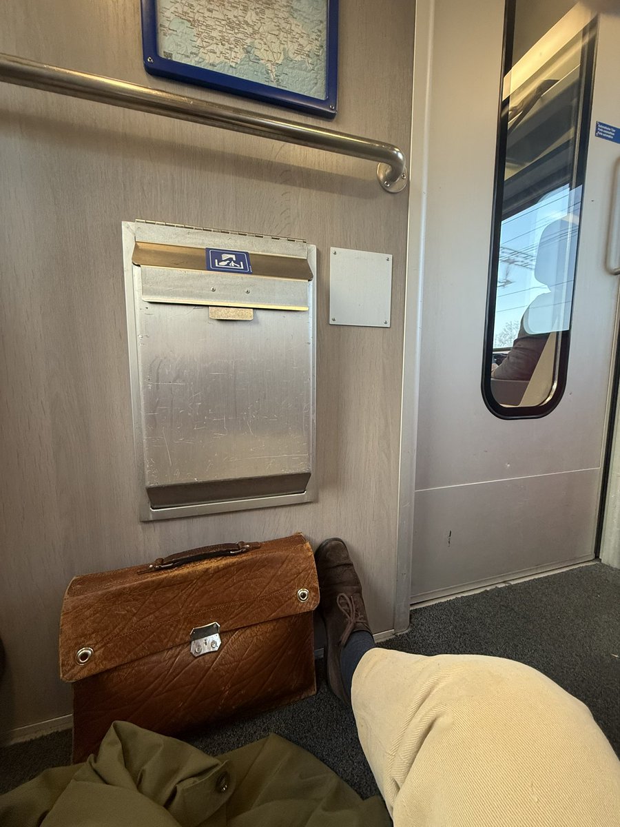 CavegnReto's tweet photo. @SBB 1. Klasse 😡 https://t.co/jHlPJz5q8J