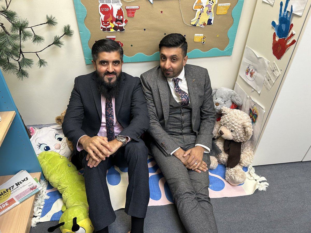 ChilternLT's tweet image. Delighted to promote the @ChilternTSH ECT conference for 2026. Filled with wonderful speakers &amp;amp; full of positivity and hope about your career as a teacher. 600+ delegates loved last years event. Sign up. @unleashing_me @TeachLeadAAli