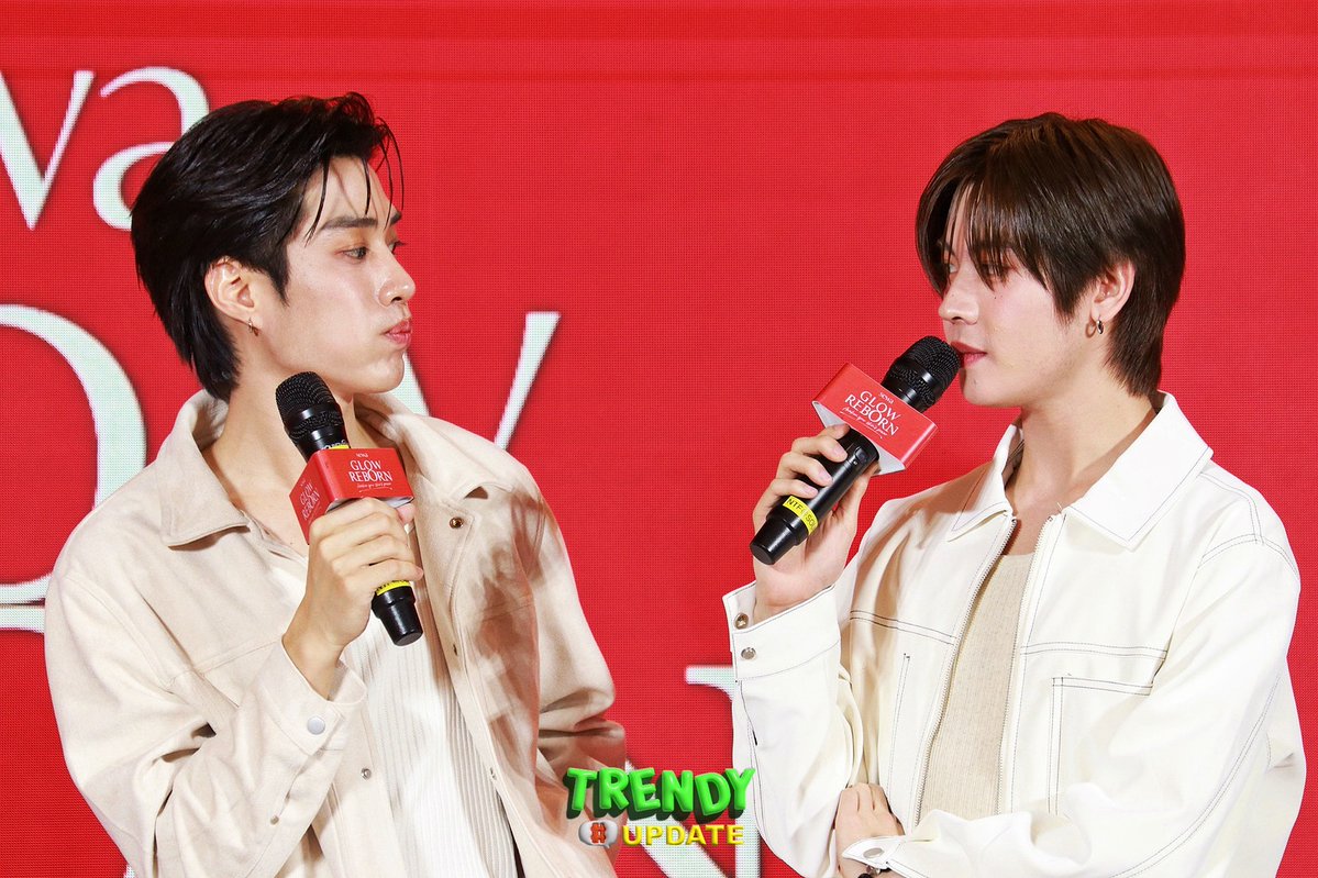 TrendyUpdate_th's tweet image. (เก็บตกภาพ) ไม่รู้ว่าโกลว์เพราะ SEWA หรือเพราะมี “เติ้ล–เฟิร์สวัน” อยู่ข้างๆ กันก็ไม่แน่ใจเลย 😍
ในงาน &quot;Sewa Glow Reborn, Awaken your skin&apos;s power&quot; ❤️✨

TFO WITH SEWA REBORN
#sewaglowreborn #sewathailand
#CelltoCellRecovery #sayว่าsewa
#น้ำตบsewa #น้ำตบAI
#SewaxTleFirstOne…