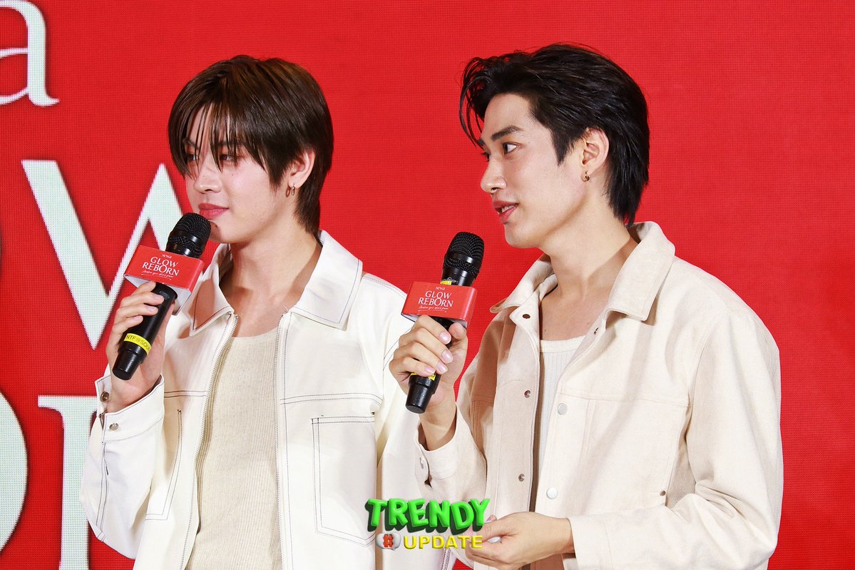 TrendyUpdate_th's tweet image. (เก็บตกภาพ) ไม่รู้ว่าโกลว์เพราะ SEWA หรือเพราะมี “เติ้ล–เฟิร์สวัน” อยู่ข้างๆ กันก็ไม่แน่ใจเลย 😍
ในงาน &quot;Sewa Glow Reborn, Awaken your skin&apos;s power&quot; ❤️✨

TFO WITH SEWA REBORN
#sewaglowreborn #sewathailand
#CelltoCellRecovery #sayว่าsewa
#น้ำตบsewa #น้ำตบAI
#SewaxTleFirstOne…