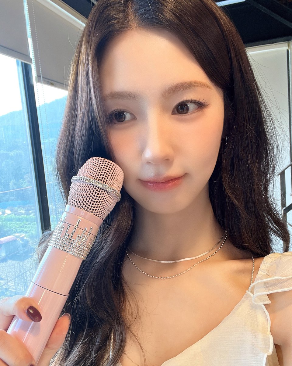 StudioAZeed's tweet photo. [📸] 미연 (MIYEON) - Say My Name

이별의 감정을 담은 노래방 라이브 with 미연

🎙️https://t.co/waslt1fDqr

#미연 #MIYEON #아이들 #idle #Say_My_Name
#NORAEBANGLIVE #노래방라이브 #Lyric_Live_Clip #StudioAZeed #AZeed #스튜디오아제드 #아제드