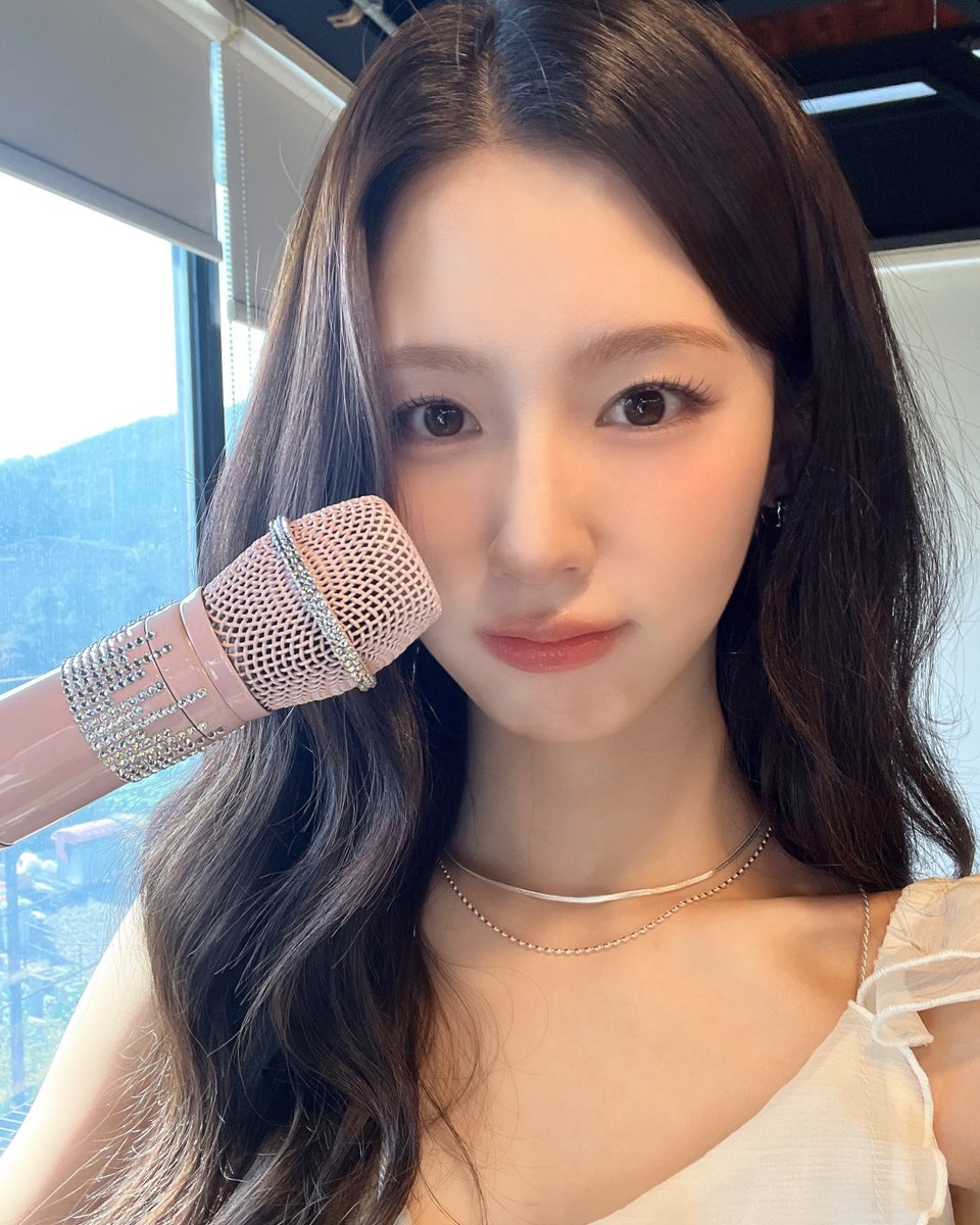 StudioAZeed's tweet photo. [📸] 미연 (MIYEON) - Say My Name

이별의 감정을 담은 노래방 라이브 with 미연

🎙️https://t.co/waslt1fDqr

#미연 #MIYEON #아이들 #idle #Say_My_Name
#NORAEBANGLIVE #노래방라이브 #Lyric_Live_Clip #StudioAZeed #AZeed #스튜디오아제드 #아제드
