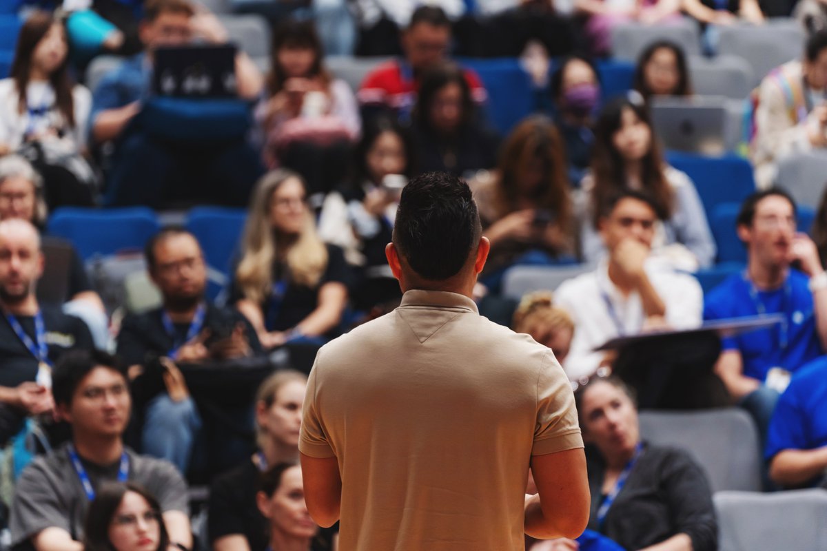 davidleeedtech's tweet image. Had an incredible time at #FOLHK2025 sharing my keynote “Wielding the Power of AI like a Superhero.” 

We talked about how empathy + creativity must lead AI adoption in education. Huge thanks to the FOLHK team—amazing sessions, people, and energy!