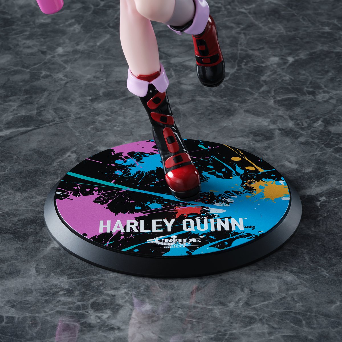 【発売日決定📢】

ハーレイ・クイン 異世界スーサイド・スクワッドVer. 1/7スケールフィギュア が、11月29日(土)に発売となります‼️
お待たせいたしました。

ご購入はこちらから🔽
kyd-store.jp/c/genre/other-…

原型制作：村井太郎
彩色：楳田哲也
価格：22,000円（税込）

#海洋堂 #DC