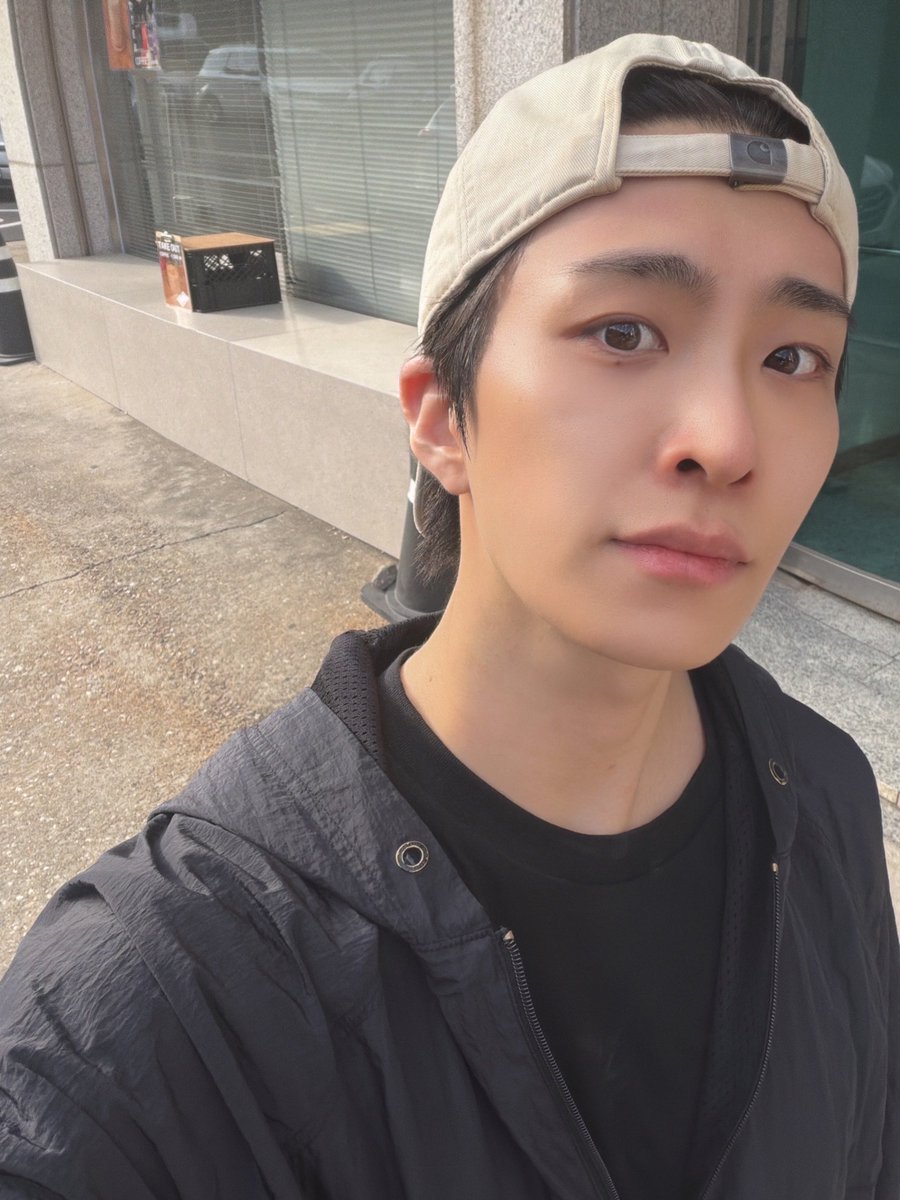 cyjprint's tweet photo. 251111 | #YOUNGJAE 💭

[📸]

🌙 i went for a run on an empty stomach earlier ㅋㅋㅋ https://t.co/8GuV2iybOe