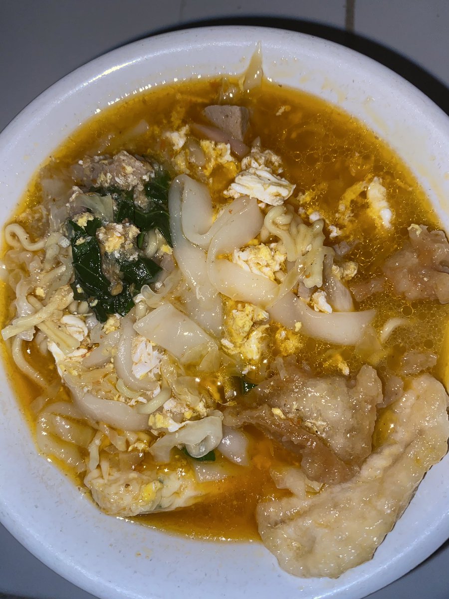 sheraapinee's tweet photo. @FOOD_FESS jadi pengwn seblak lagii🤤😭
hwaa moga ntar ibunya jualan soalny buka by mood huu https://t.co/DvYOXIJm77