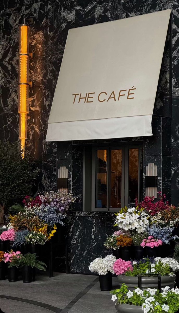 صباح الـ 
لأفراحنا الصغيرة.. لضحكاتنا ..
لكل الأشخاص الذين جعلوا حياتنا أجمل ♥️