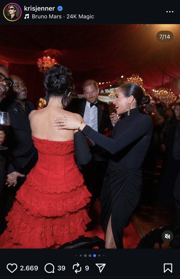 bornfirstkindly's tweet image. She takes that claw with her wherever she goes. 😂😂

#NoOneIsImmune