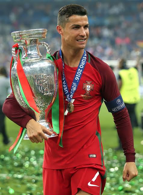 busani_mtalana's tweet photo. Who's the real #GOAT𓃵  ❓

 Like #Messi𓃵       Retweet #CR7𓃵 https://t.co/D5LkcmqY2k