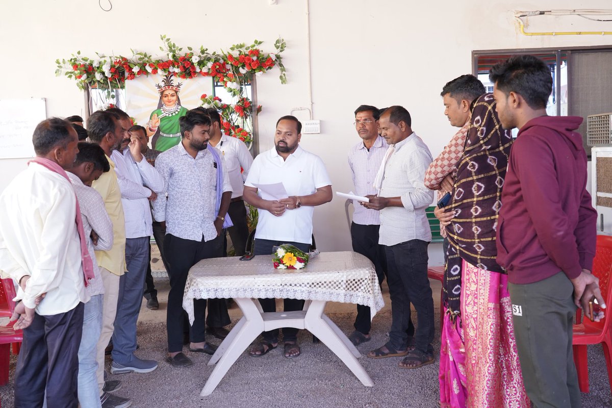 जोहार  भेंट कार्यक्रम ✨
📍 निवास कार्यालय, बेमेतरा
जनसेवा ही हमारा संकल्प 🙏

#Bemetara #DipeshSahu #JoharBhet #MlaDipeshSahu #बेमेतरा