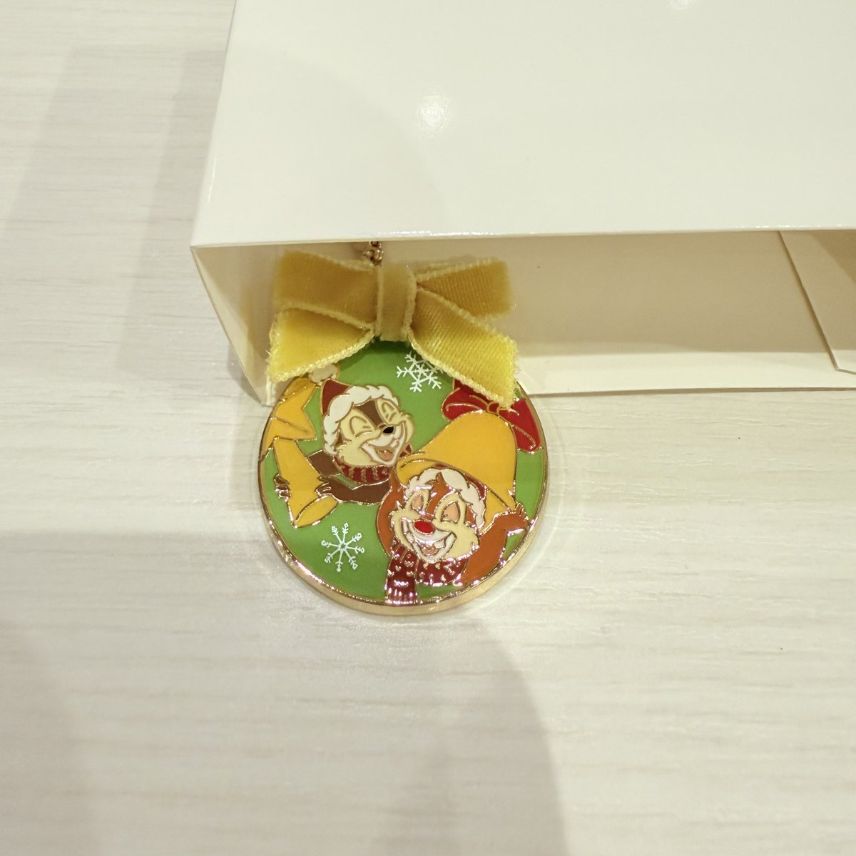 D_tomy0617's tweet photo. ディズニー クリスマス チャーム 交換

【譲】 チデ  チップとデール
【求】ミッキー

本日11/11、舞浜駅orシーかランドの入口付近で受け渡し可能な方お願いいたします。

(リルリンリンのトートバッグ代行
お願いできる方いましたらそちらもお願いいたします🙇🏻‍♀️🙇🏻‍♀️) https://t.co/3RyDxMDC2e