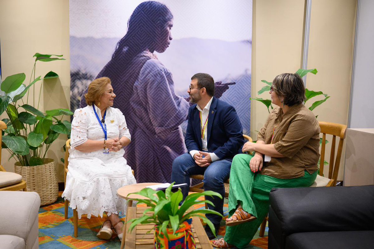 Yolanda Villavicencio Kolonbiako kantzillerrarekin bildu dira <a href="/IgorZulaika/">Igor Zulaika</a> eta <a href="/AngelikaHorozko/">Angélica Orozco</a> CELAC eta EBren arteko gailurrean.

Euskal Herriaren eta Kolonbiaren arteko harremanez eta Karibeko egoera kezkagarriaz aritzeaz gain, gure babesa helarazi diogu AEBen erasoen aurrean.