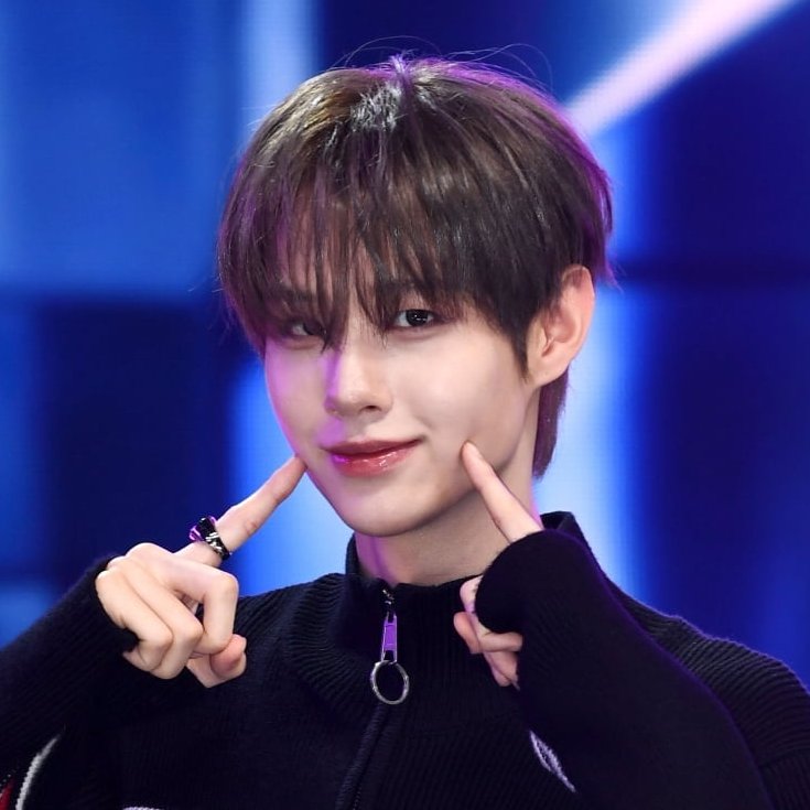 tenasia_'s tweet photo. 클로즈 유어 아이즈 김성민, 깜찍하게

https://t.co/BW8qJ2rbST (📸)

그룹 클로즈 유어 아이즈 김성민이 11일 서울 SBS 공개홀에서 열린 미니 3집 '블랙아웃' 쇼케이스에 참석해 포즈를 취하고 있다.

#KimSungMin(#CLOSEYOUREYES)
#blackout #CYEミニ3集
#MediaShowcase #ショーケース https://t.co/yqYkpzHezh
