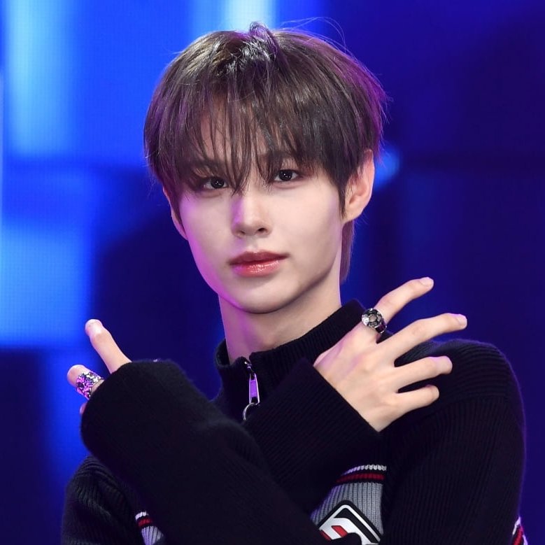 tenasia_'s tweet photo. 클로즈 유어 아이즈 김성민, 깜찍하게

https://t.co/BW8qJ2rbST (📸)

그룹 클로즈 유어 아이즈 김성민이 11일 서울 SBS 공개홀에서 열린 미니 3집 '블랙아웃' 쇼케이스에 참석해 포즈를 취하고 있다.

#KimSungMin(#CLOSEYOUREYES)
#blackout #CYEミニ3集
#MediaShowcase #ショーケース https://t.co/yqYkpzHezh