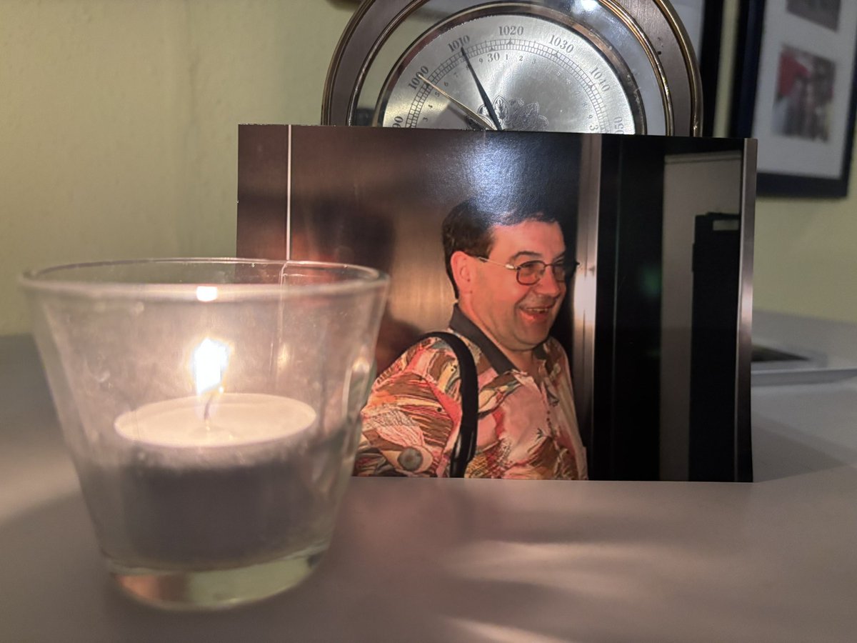 Heute denken wir an dich. 
78 wärst du heute schon. Ich glaube, du wärst ein sehr cooler Opa gewesen. 
Feier schön auf Wolke 7.