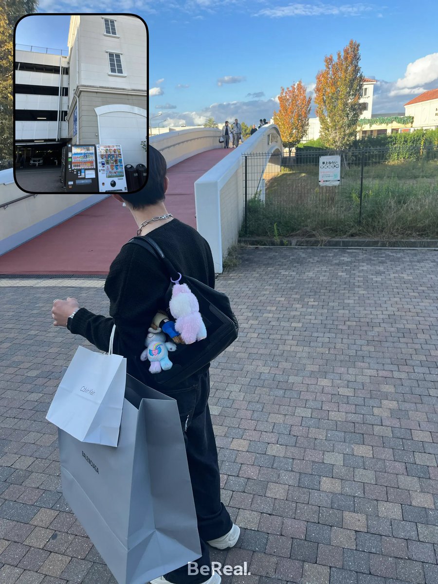 qitfbkt's tweet photo. 人生でいちばん高いお買い物
 #BALENCIAGA  #Balenciaga  #10XL #高校生ゲイ #高校生バイ https://t.co/1Eq58wQvC9