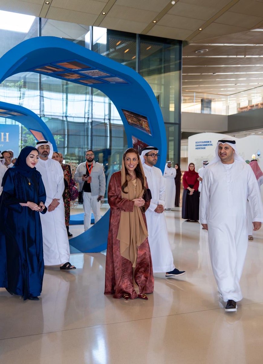 Bodour's tweet photo. تحكي الشارقة قصتها عبر مسيرة من التحوّل، جمعت بين التراث والابتكار. يوثّق كتاب "الشارقة: عاصمة الثقافة" الصادر عن دار "أسولين" هذه الرحلة من خلال عمارتها وفنونها وتعليمها وبيئتها وأدبها ومتاحفها وحِرفها اليدوية. https://t.co/7OBjoplHau
