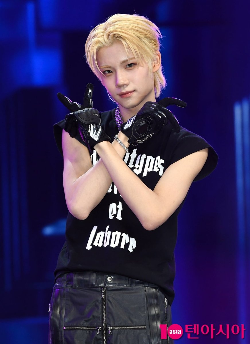 tenasia_'s tweet photo. 클로즈 유어 아이즈 켄신, 이제 건강합니다

https://t.co/p2t4aa3FvL (📸)

그룹 클로즈 유어 아이즈 켄신이 11일 서울 SBS 공개홀에서 열린 미니 3집 '블랙아웃' 쇼케이스에 참석해 포즈를 취하고 있다.

#Kenshin #ケンシン (#CYE)
#blackout #CYEミニ3集
#MediaShowcase #ショーケース https://t.co/CoPo76nSTd