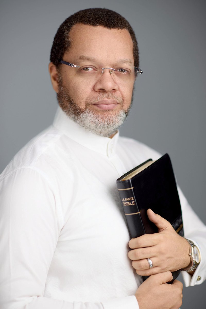 MarcelloTunasi's tweet photo. Esaïe 53:1 Qui a cru à ce qui nous était annoncé? Qui a reconnu le bras de l'Éternel?
Esaïe 53:2 Il s'est élevé devant lui comme une faible plante, Comme un rejeton qui sort d'une terre desséchée; Il n'avait ni beauté, ni éclat pour attirer nos regards, Et son aspect n'avait rien pour nous plaire.
Esaïe 53:3 Méprisé et abandonné des hommes, Homme de douleur et habitué à la souffrance, Semblable à celui dont on détourne le visage, Nous l'avons dédaigné, nous n'avons fait de lui aucun cas.
Esaïe 53:4 Cependant, ce sont nos souffrances qu'il a portées, C'est de nos douleurs qu'il s'est chargé; Et nous l'avons considéré comme puni, Frappé de Dieu, et humilié.
Esaïe 53:5 Mais il était blessé pour nos péchés, Brisé pour nos iniquités; Le châtiment qui nous donne la paix est tombé sur lui, Et c'est par ses meurtrissures que nous sommes guéris.
Esaïe 53:6 Nous étions tous errants comme des brebis, Chacun suivait sa propre voie; Et l'Éternel a fait retomber sur lui l'iniquité de nous tous.
Esaïe 53:7 Il a été maltraité et opprimé, Et il n'a point ouvert la bouche, Semblable à un agneau qu'on mène à la boucherie, A une brebis muette devant ceux qui la tondent; Il n'a point ouvert la bouche.
Esaïe 53:8 Il a été enlevé par l'angoisse et le châtiment; Et parmi ceux de sa génération, qui a cru Qu'il était retranché de la terre des vivants Et frappé pour les péchés de mon peuple?
Esaïe 53:9 On a mis son sépulcre parmi les méchants, Son tombeau avec le riche, Quoiqu'il n'eût point commis de violence Et qu'il n'y eût point de fraude dans sa bouche.
Esaïe 53:10 Il a plu à l'Éternel de le briser par la souffrance... Après avoir livré sa vie en sacrifice pour le péché, Il verra une postérité et prolongera ses jours; Et l'oeuvre de l'Éternel prospérera entre ses mains.
Esaïe 53:11 A cause du travail de son âme, il rassasiera ses regards; Par sa connaissance mon serviteur juste justifiera beaucoup d'hommes, Et il se chargera de leurs iniquités.
Esaïe 53:12 C'est pourquoi je lui donnerai sa part avec les grands; Il partagera le butin avec les puissants, Parce qu'il s'est livré lui-même à la mort, Et qu'il a été mis au nombre des malfaiteurs, Parce qu'il a porté les péchés de beaucoup d'hommes, Et qu'il a intercédé pour les coupables. #bible #jésus