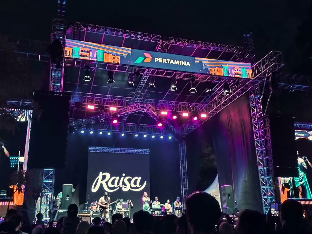 Lewat Panggung JGTC, Raisa Belajar Melepas dengan Hati yang Tenang

Suasana Jazz Goes To Campus (JGTC) 2025 di Fakultas Ekonomi dan Bisnis Universitas Indonesia (FEB UI), Minggu (9/11/2025) malam, berubah menjadi begitu emosional ketika Raisa tampil di atas panggung.

Bukan hanya