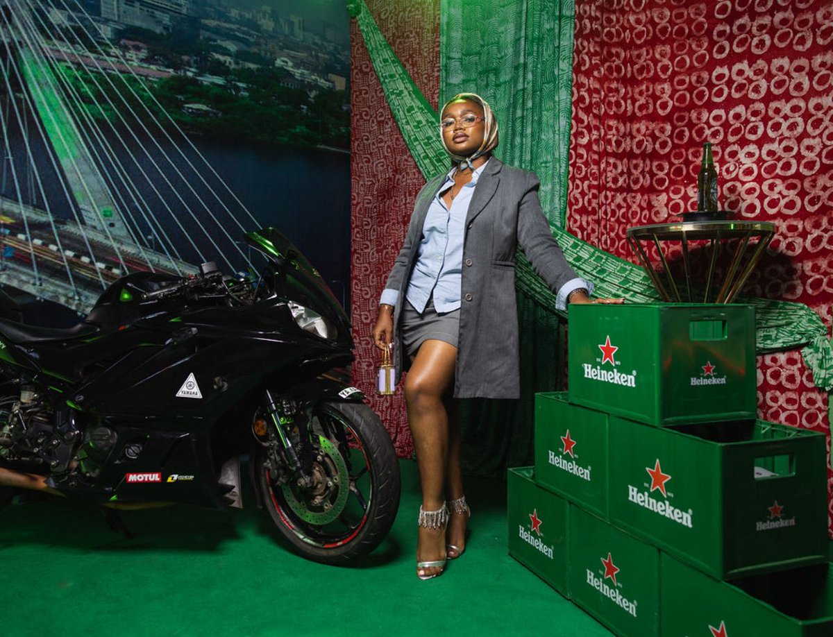 Deramarris's tweet photo. Still not over the LFS! the style, the crowd, and those unforgettable Heineken vibes 💚

 #heineken #fashionweek #styledbyvibes #citynights https://t.co/QIN8gg7SEH