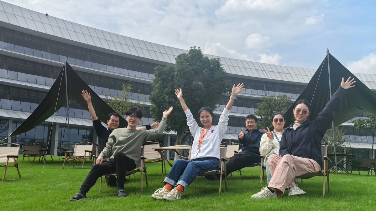 JiaxingHuang267's tweet image. Team photo for our new 9-page (plus SI) JACS paper! 
Three years of hard work have finally paid off. So proud of your guys! Cheers to collaboration and great science! 🥂
#JACS #TeamScience #Chemistry #Published #monolayer #2Dmaterials #Mxene #grapheneoxide