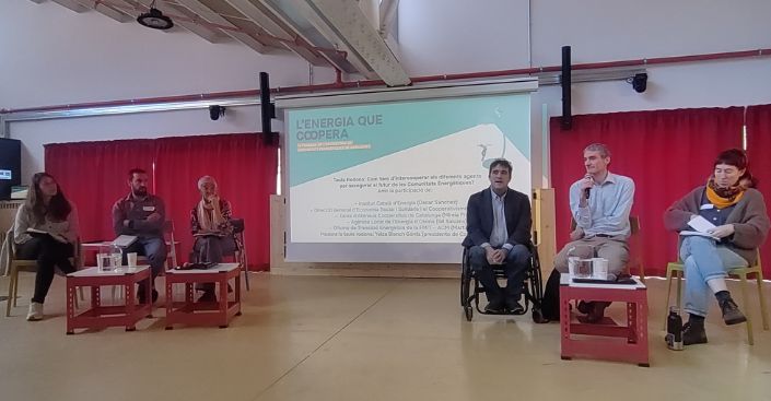 ConsellOsona's tweet photo. 🔋L’ALEO participa en la 1a Trobada de l’ecosistema de Comunitats Energètiques a Barcelona!

Gil Salvans, responsable de l'ALEO, destaca el paper clau dels agents públics en el futur de les comunitats energètiques.

🤝Cooperació, estratègia conjunta i visió compartida! 

#ALEO https://t.co/i4OAG1Eivd