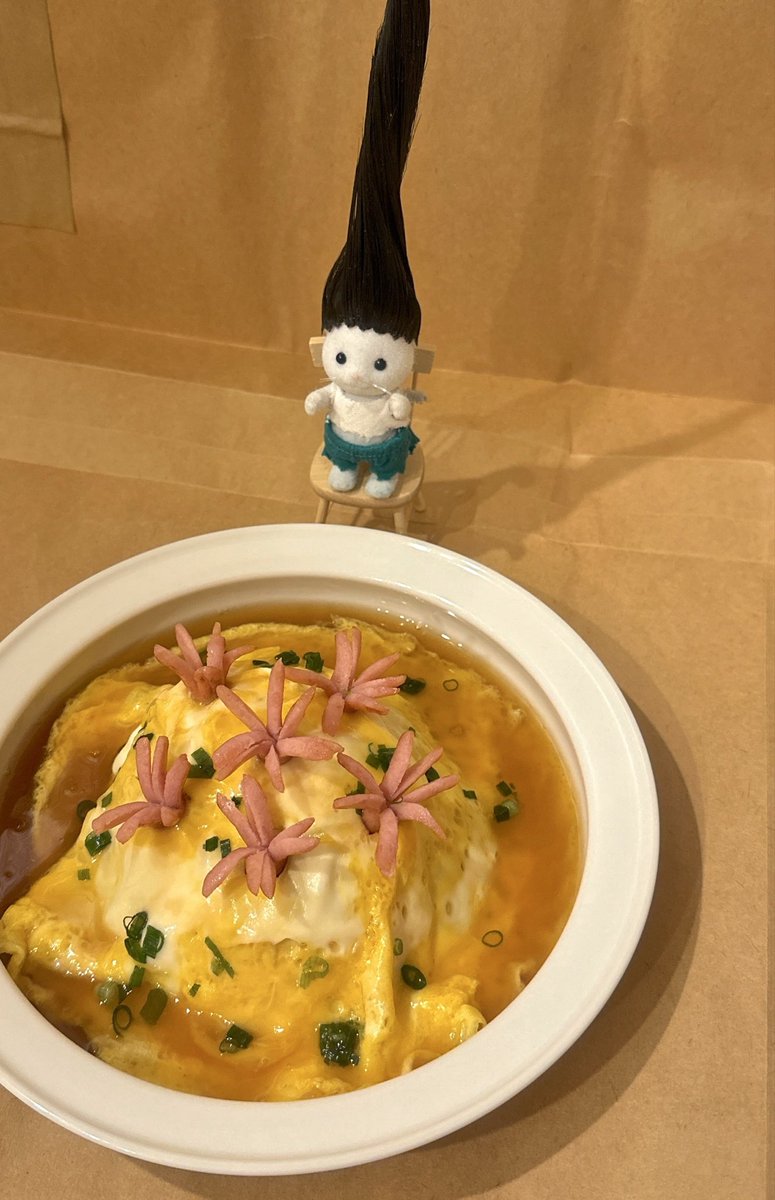 nuinuisu's tweet photo. 最近お気にのお皿で、天津炒飯を作ってみまんた♡

卵の上に美しく咲き誇っておりますのは、ポークビッツフラワーです https://t.co/HGFt8ZiOcS