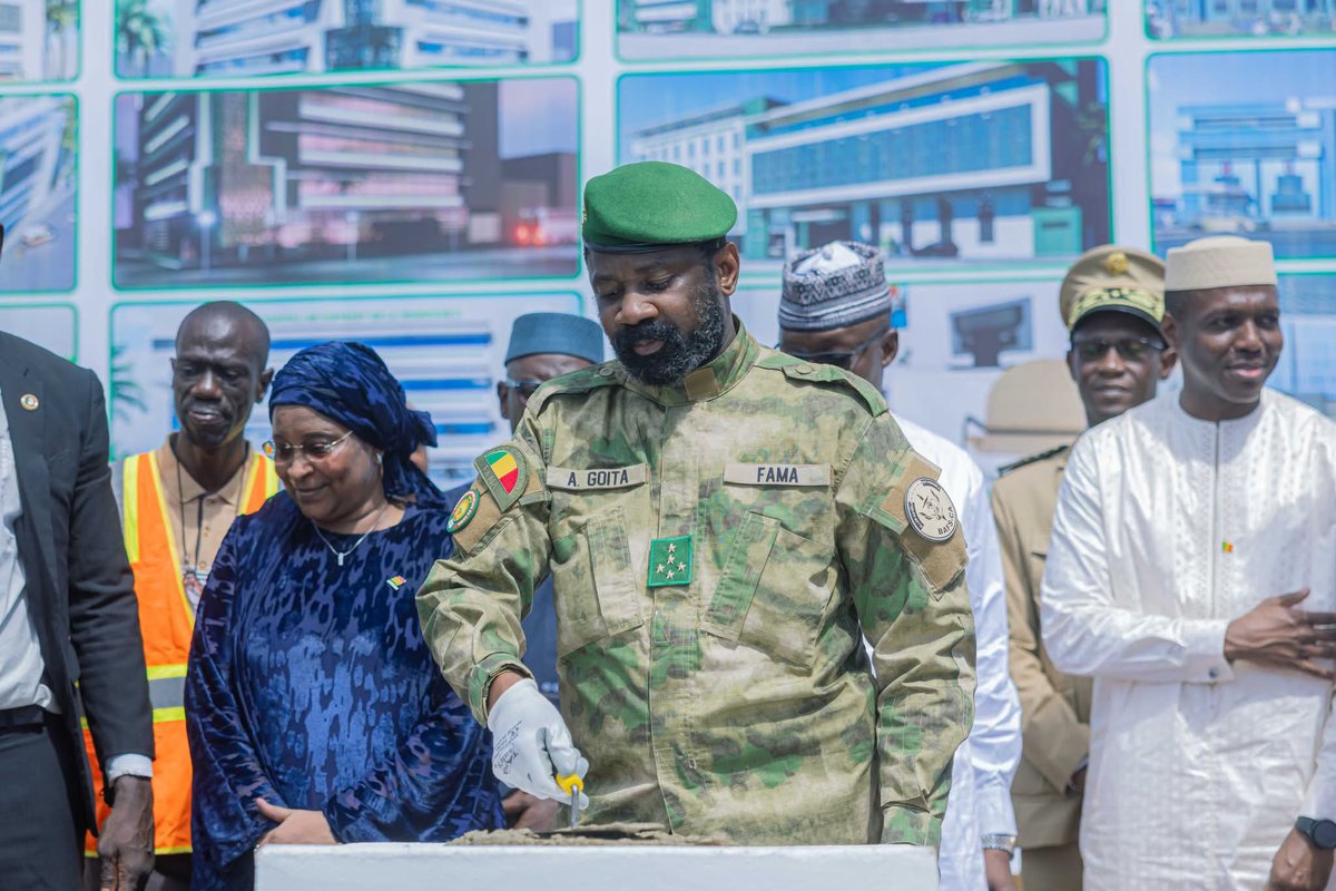 omsmali's tweet photo. Un tournant pour la santé au Mali !
10 nov, lancement du Projet Présidentiel d’Urgence 
✅ Modernisation des CSREF en hôpitaux de district
✅ Construction de nouveaux hôpitaux régionaux et de district
Un Mali où chaque vie compte. 🇲🇱
#SantéPourTous #Mali #DéveloppementSocial https://t.co/EAEfarnGFu