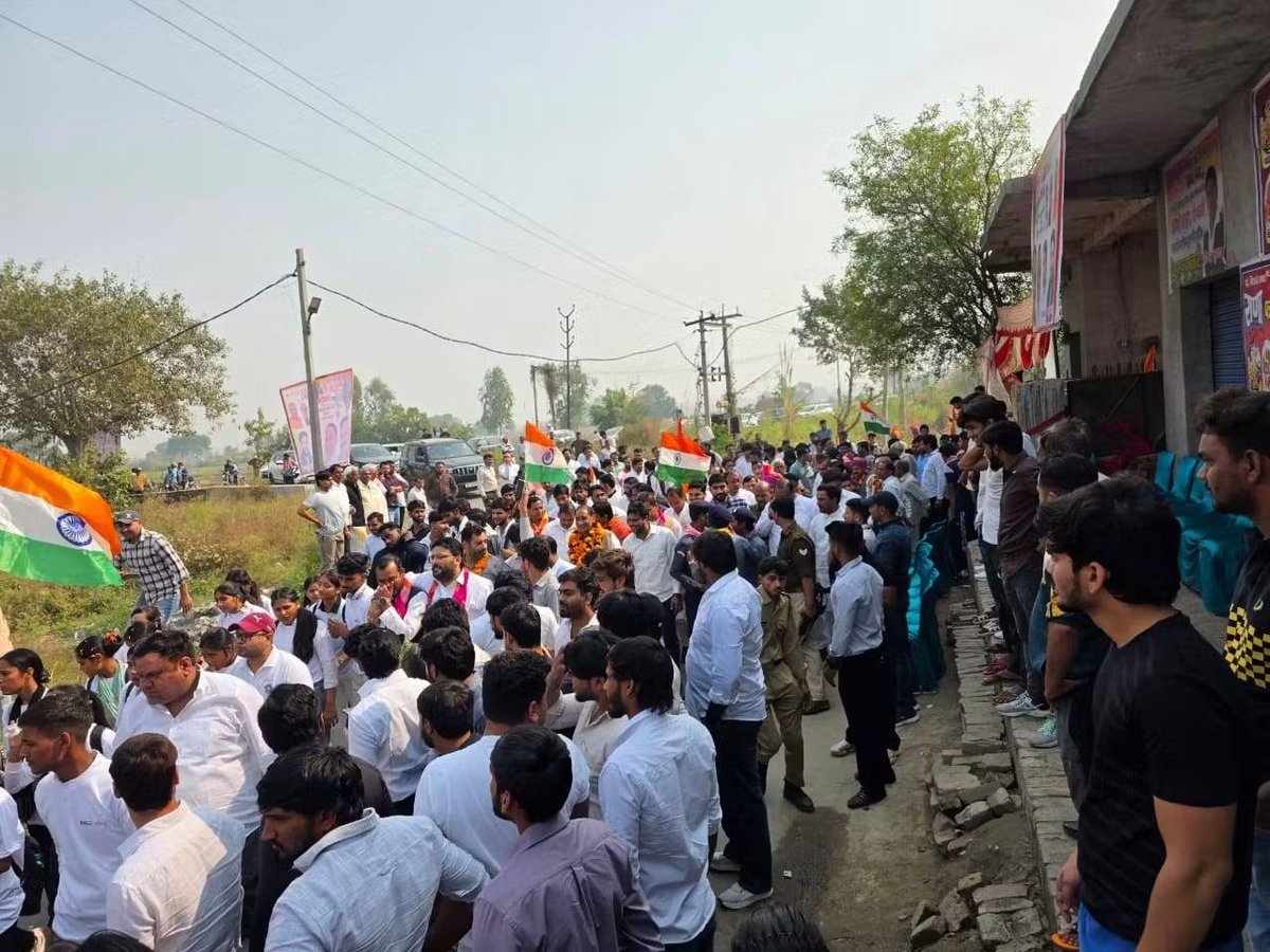 भारत की एकता और अखंडता के प्रतीक लौह पुरुष सरदार वल्लभभाई पटेल जी की 150वीं जयंती के अवसर पर निकली सरदार<a href="/150/">150</a> यूनिटी मार्च दादरी विधानसभा के ग्राम आकिलपुर जागीर पहुँची, जहाँ ग्रामीणों ने भव्य स्वागत कर राष्ट्रप्रेम और एकता की अद्भुत मिसाल पेश की। गाँव की गलियों में तिरंगों की लहर,