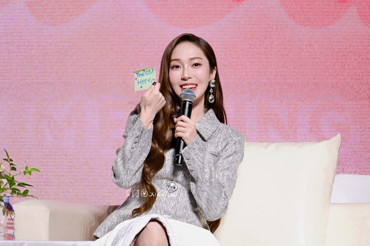 Eternity0418's tweet photo. 💛251108 Star2Star in SuZhou ✘ 4P

#제시카 #정수연 #JessicaJung #郑秀妍 https://t.co/zHIKXItCw6