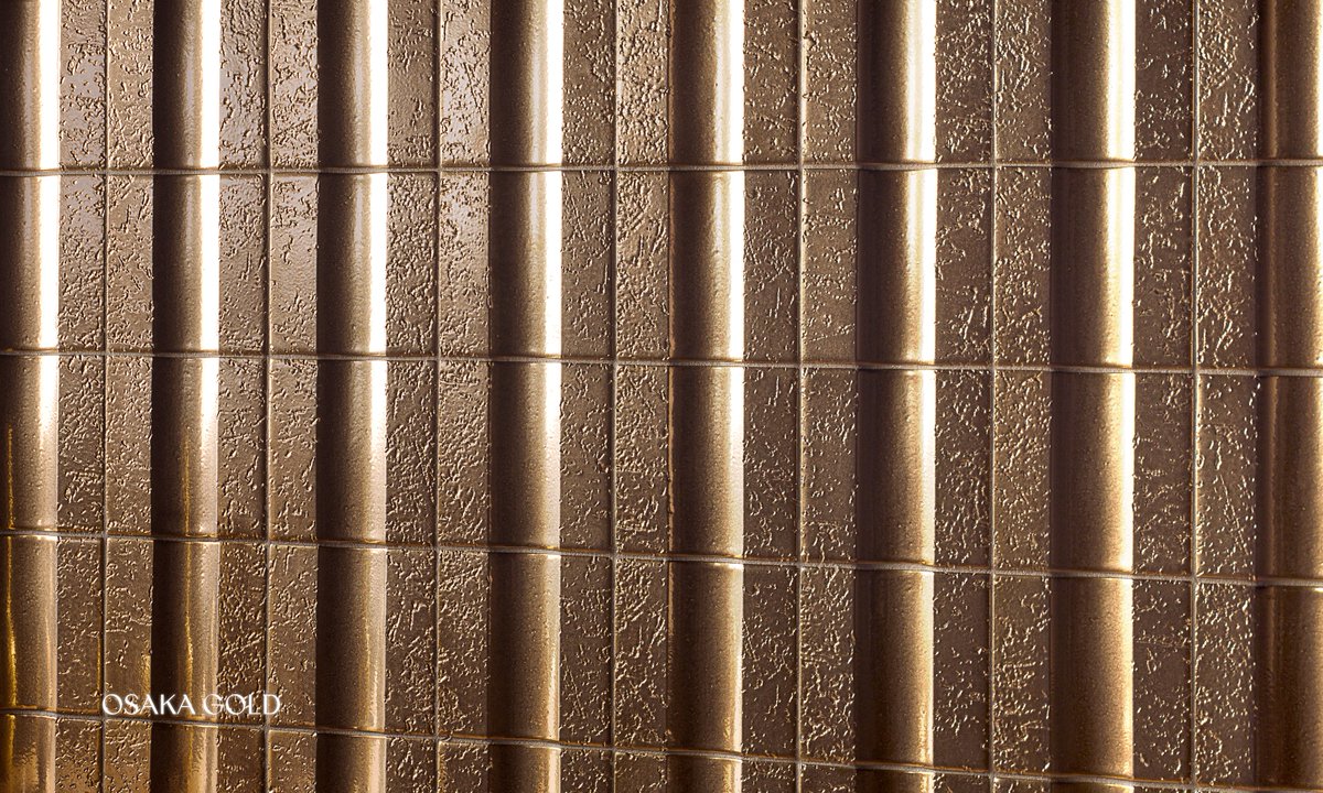 Equilibrio y serenidad definen la colección Osaka. Con esmalte nacarado, relieve suave y tonos naturales, este revestimiento porcelánico extruido en formato 12x12 cm ofrece seis colores elegantes que aportan textura y un encanto artesanal único.