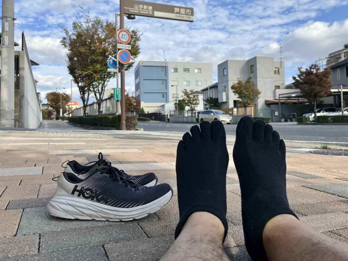 tripstar0522's tweet photo. #午後ラン しました。

今日は朝イチで客先直行の予定がありノーランでしたので、昼休みの食事前に5kmジョグ。
朝晩は冷えますが、日中はまだ暖かいですね😅

コース
摂津本山駅北→甲南山手駅北→神戸芦屋市境→西芦屋町→津知→森南町→籾取→小路→摂津本山駅南

#HOKA  #RINCON3
#INNERFACT https://t.co/bjgtMNMw0P