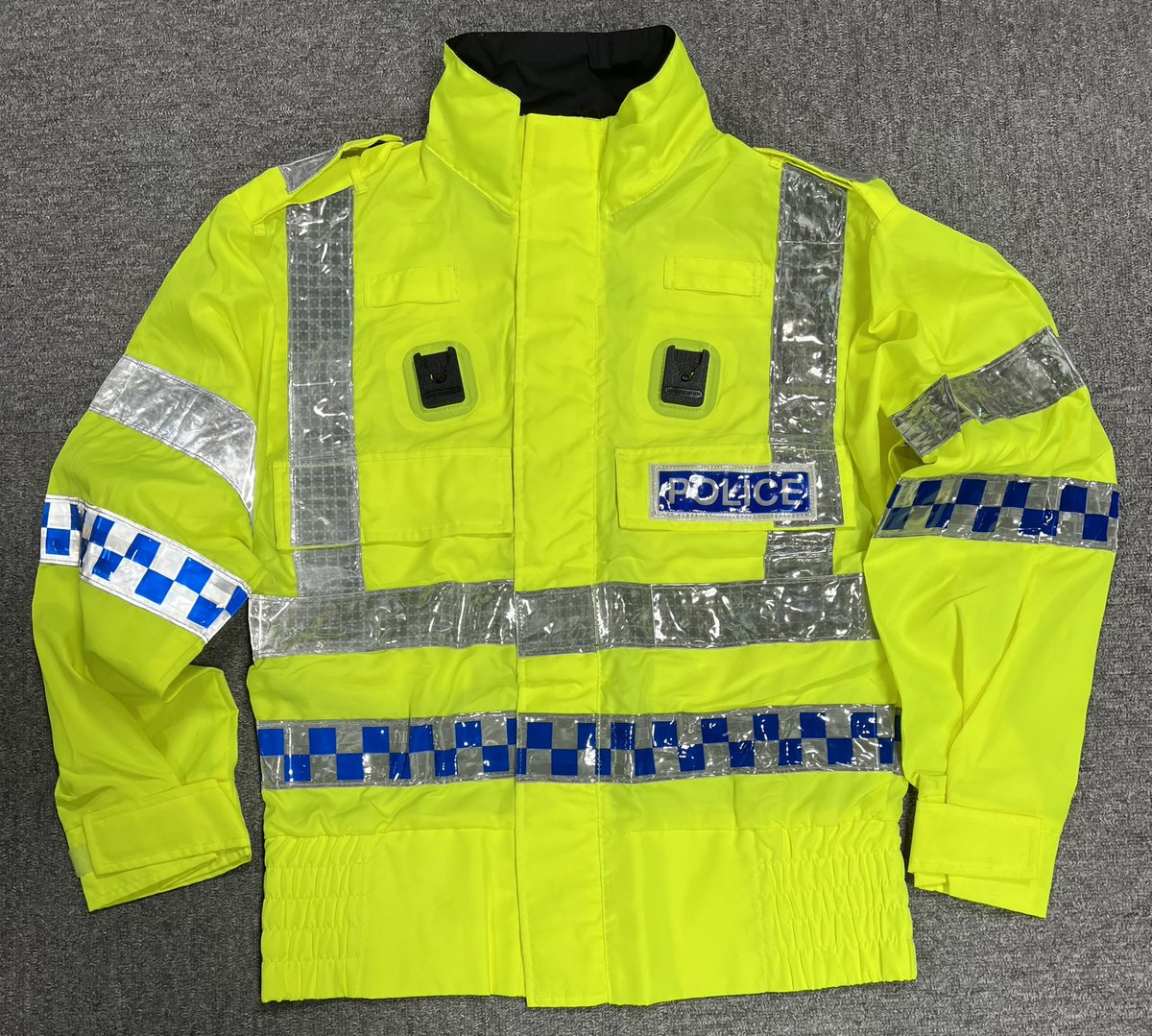 エスアンドグラフ東京店 こんな物も入荷してます。 イギリス警察実物