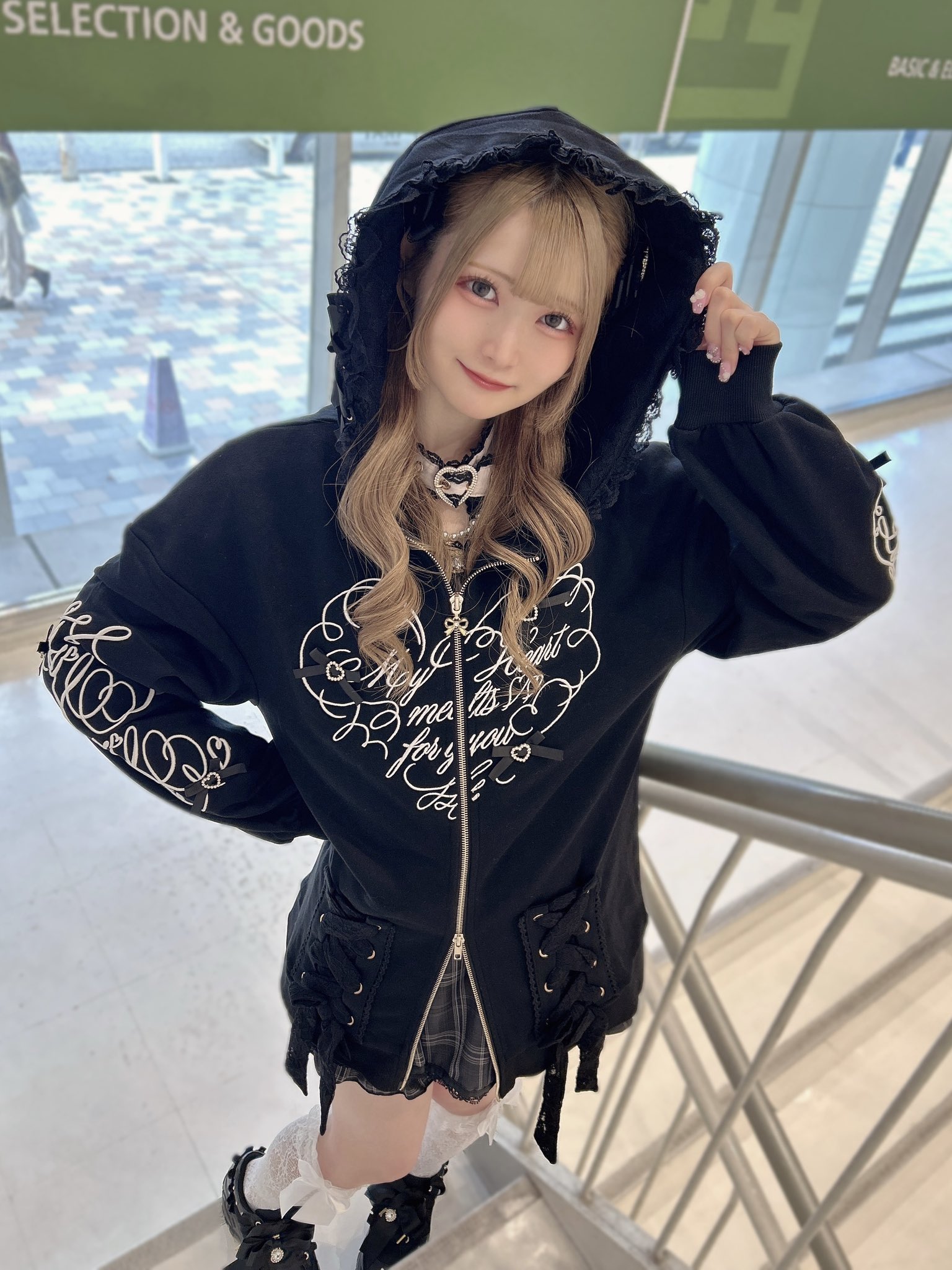 LIZ LISAブラックのハートメッセージパーカー G5dTSgbawAA4Dpb.jpg:large