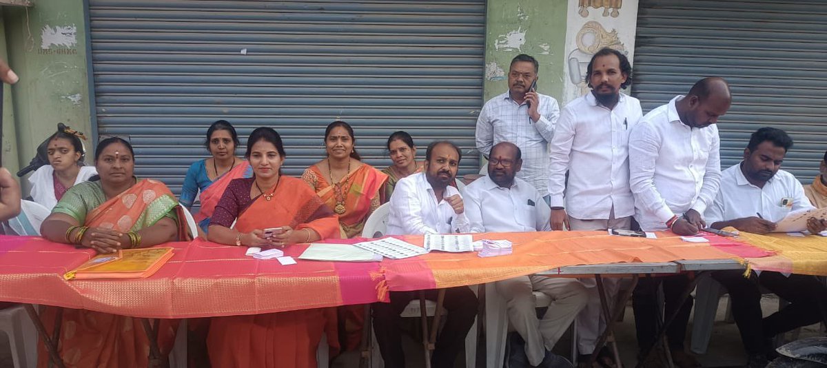 Vinaymudirajbjp's tweet photo. At Yusufguda, Govt School Polling Station🚩
#VoteForBJP #JubileeHillsByElection #bjprising #jublieehillswithlotus #BJP4ViksitBharat #NarendraModi🚩 https://t.co/gJnHDuVLcL
