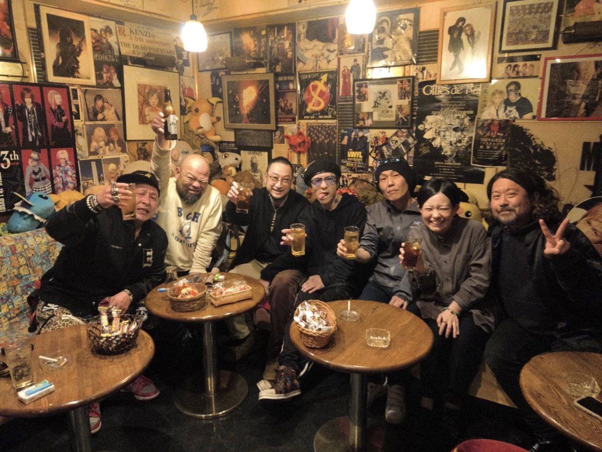 vroomtheband's tweet photo. 福岡の先輩たちと一緒に、
KENZIさん(THE DEAD POP STARS & アンチフェミニズム)オーナーの
歌舞伎町【STAR CAFE】へ。
刺激的であっという間の時間。
最高に楽しい夜でした。🍷
@STARCAFE20
#STARCAFE #KENZI #THEDEADPOPSTARS #アンチフェミニズム https://t.co/gERkFNyN9p