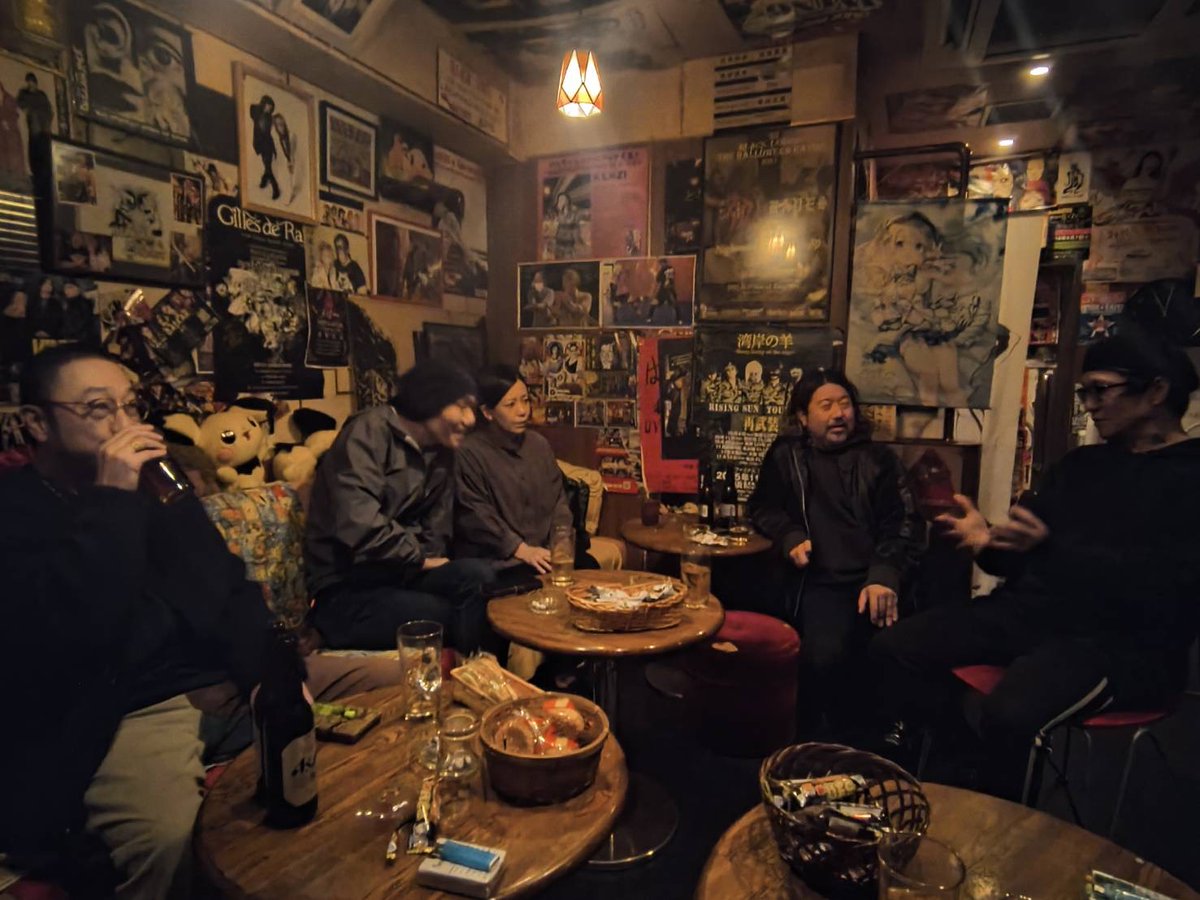 vroomtheband's tweet photo. 福岡の先輩たちと一緒に、
KENZIさん(THE DEAD POP STARS & アンチフェミニズム)オーナーの
歌舞伎町【STAR CAFE】へ。
刺激的であっという間の時間。
最高に楽しい夜でした。🍷
@STARCAFE20
#STARCAFE #KENZI #THEDEADPOPSTARS #アンチフェミニズム https://t.co/gERkFNyN9p