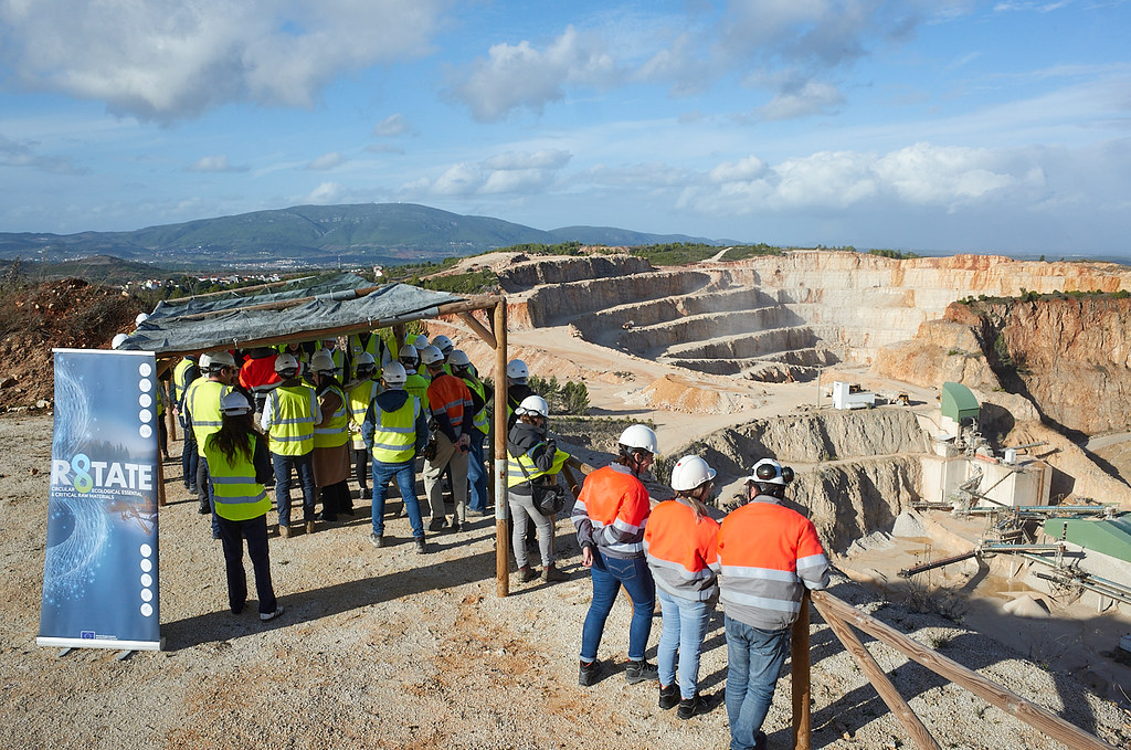 ROTATE_PROJECT tweet media