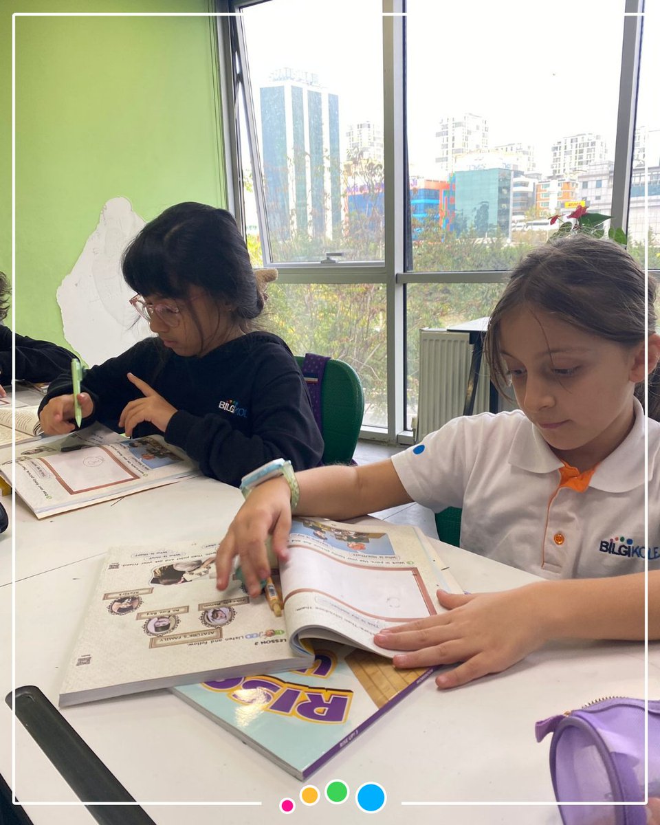 bilgikoleji_'s tweet image. 🎨 Family Time in 3/A!

3/A sınıfı öğrencilerimiz bugün İngilizce dersinde aile bireylerini tanıttı.

#BilgiKoleji #EnglishLesson #FamilyMembers #3A #SpeakEnglish #CreativeKids #BilgiİleBaşaracaksın #BilgiyeSevgiKatıyoruz