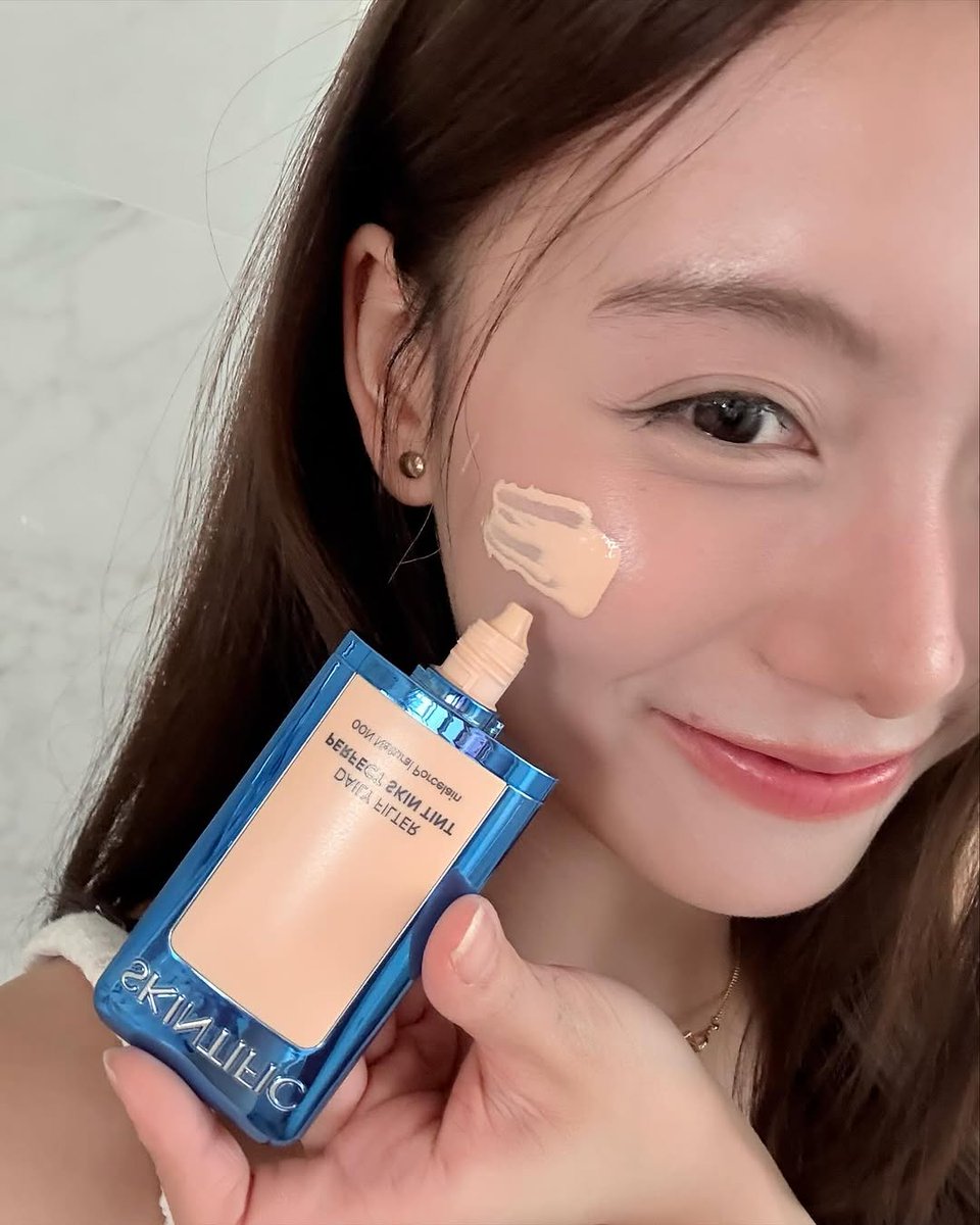 gamekj2564's tweet photo. คนสวย รีวิว skintificthai 🤏💗
#FONDnatticha #skintificthai
@SkintificTH https://t.co/4D36Wtf8lt