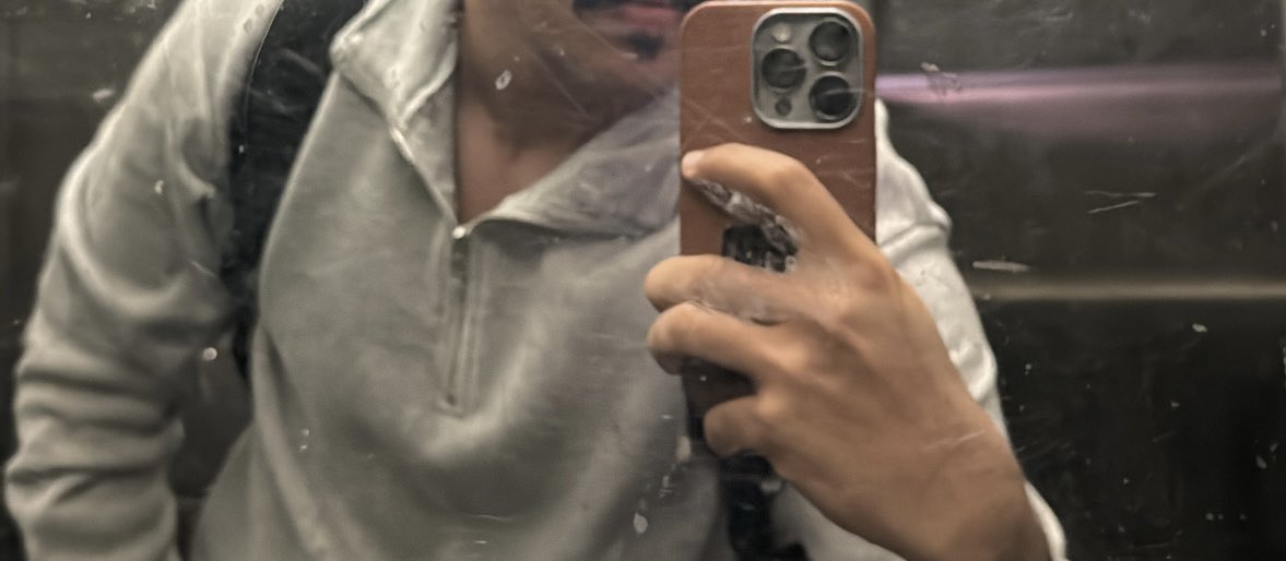 27svh's tweet photo. فترة وتعدي، وبكرة بكون شخص مختلف و أحسن نسخة من نفسي. 
والنتيجة سنتين لولا توفيق الله وعفوه لكنت مع اسفل السافلين لكن تمشي معي وانا عارف في قرارة نفسي اني لا استحق 
لكن ما زلت اسعى ان اخرج من بؤرة التسويف والكسل محاولا تطوير ذاتي والله ييسرها https://t.co/bwgpTpcDSl