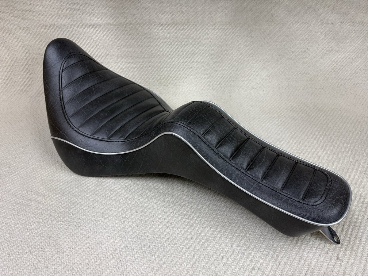 椅子 FB X K&H on X