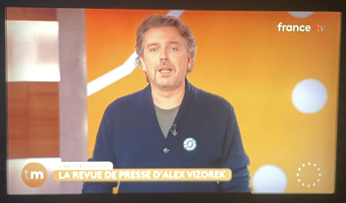 ldupin's tweet image. Je n’avais pas noté : @alexvizorek est passé en chroniqueur sur #TeleMatin… Ton + léger, humour + consensuel pour aller entre café ☕️ et tartines 🥪 Sympa. Mais pas la meilleure exposition tv 😕 #mediabug #vipclub